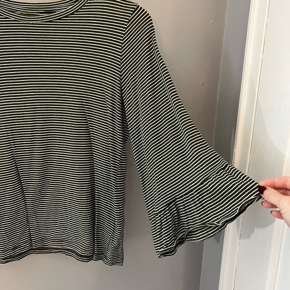 Banana Republic Designer Tee Bell Sleeve green white Striped XS - Picture 4 of 10